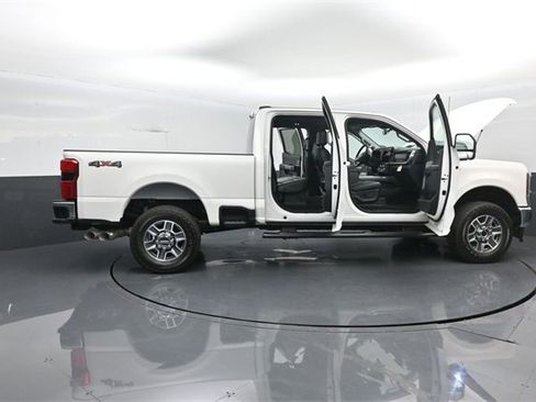 Used 2025 Ford F350 Lariat image 38