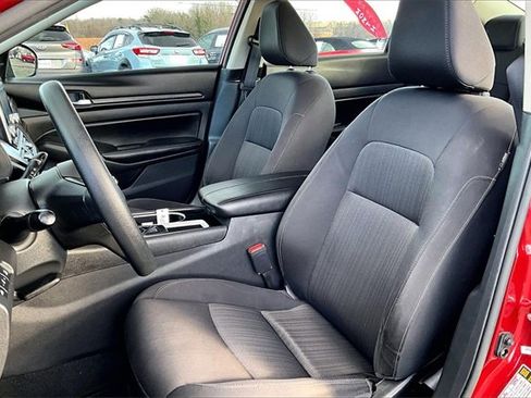 Used 2024 Nissan Altima 2.5 SV image 10