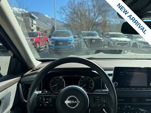 Used 2023 Nissan Rogue SV image 20