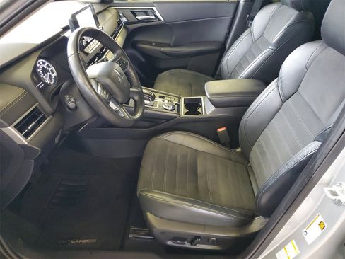 Used 2023 Mitsubishi Outlander SE image 5