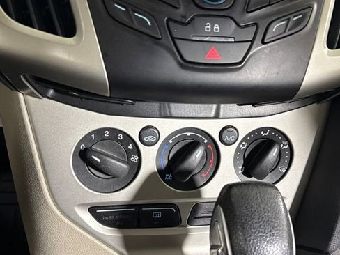 Used 2014 Ford Focus SE FWD image 30