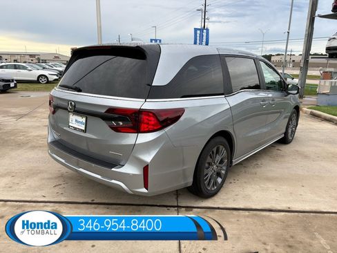 New 2026 Honda Odyssey Touring image 6
