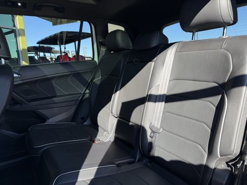Used 2022 Volkswagen Tiguan SEL R-Line image 35