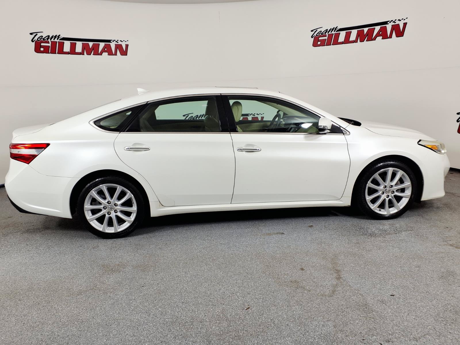 Used 2013 Toyota Avalon Limited FWD image 4