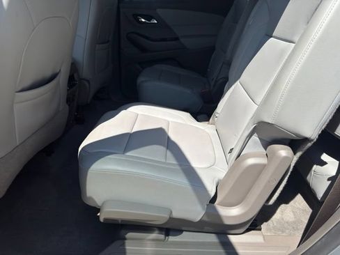 Used 2019 Chevrolet Traverse LT w/ LT Premium Package AWD/4WD image 7