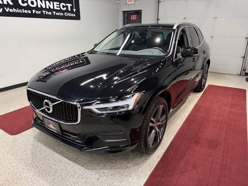 Used 2019 Volvo XC60 T5 Momentum w/ Multimedia Package AWD/4WD image 4