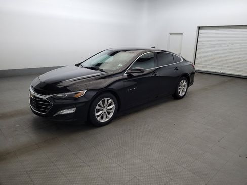 Used 2019 Chevrolet Malibu LT w/ Leather Package FWD image 2