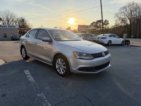 Used 2014 Volkswagen Jetta SE image 8