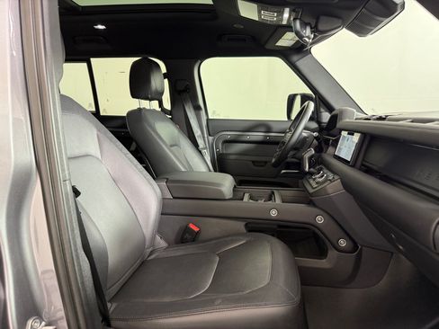 Used 2024 Land Rover Defender 110 X-Dynamic SE AWD/4WD image 25