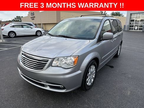 Used 2016 Chrysler Town & Country Touring FWD image 26