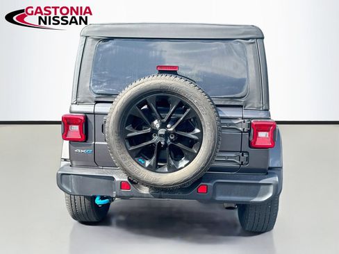 Used 2023 Jeep Wrangler Unlimited Sahara AWD/4WD image 7