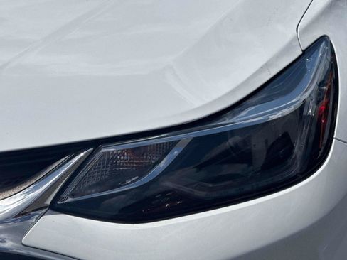 Used 2019 Chevrolet Cruze LT FWD image 9
