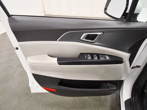 Certified 2024 Kia Carnival LX image 13