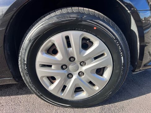 Used 2018 Dodge Grand Caravan SE w/ UConnect Hands-Free Group image 21