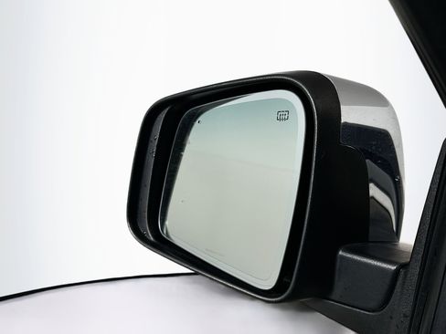 Used 2018 Jeep Grand Cherokee Limited image 16