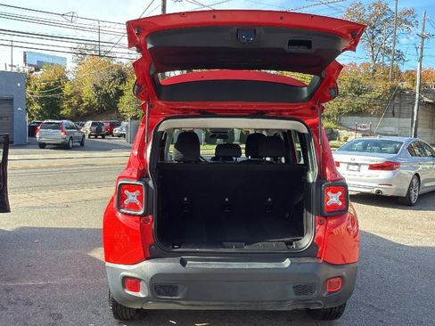 Used 2020 Jeep Renegade Sport image 27