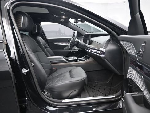 Used 2024 BMW 760i xDrive w/ Executive Package AWD/4WD image 29