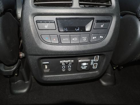 Used 2022 Honda Pilot Touring image 11