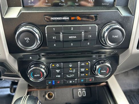 Used 2016 Ford F150 Lariat RWD image 37