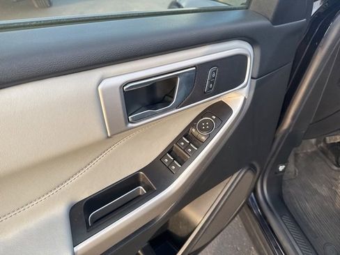 Used 2022 Ford Explorer XLT w/ Equipment Group 202A image 19
