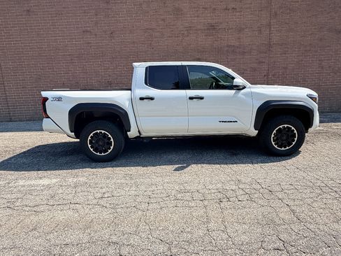 Used 2026 Toyota Tacoma TRD Off-Road AWD/4WD image 7
