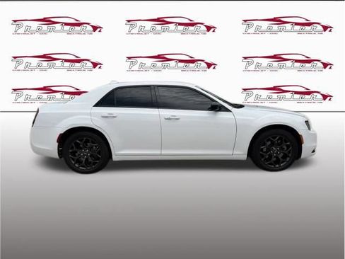 Used 2022 Chrysler 300 Touring w/ Sport Appearance Package AWD/4WD image 8