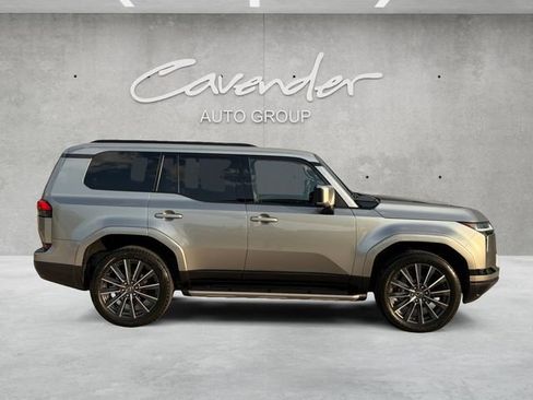 Used 2024 Lexus GX 550 w/ Accessory Package (Z1) image 17