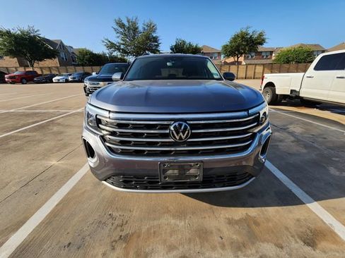 Used 2024 Volkswagen Atlas SE FWD image 2