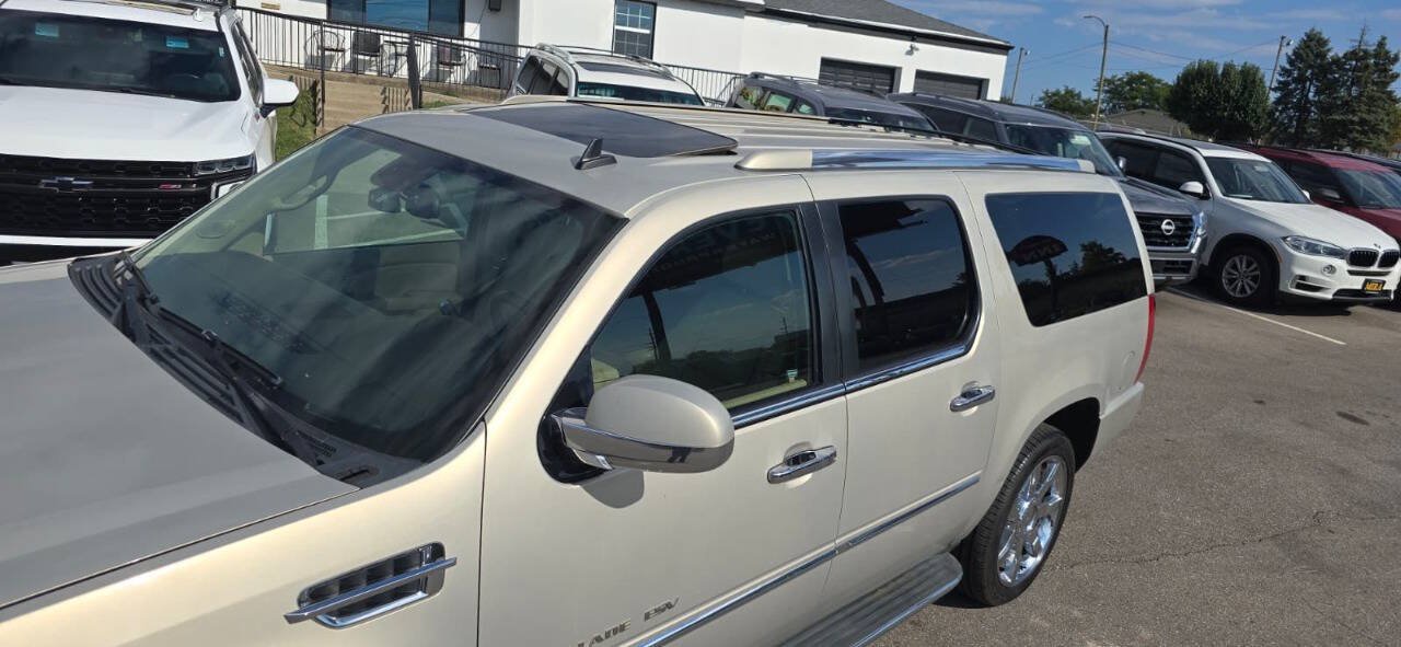 Used 2009 Cadillac Escalade ESV AWD image 9
