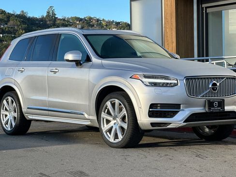 Used 2017 Volvo XC90 T8 Inscription w/ Vision Package image 9