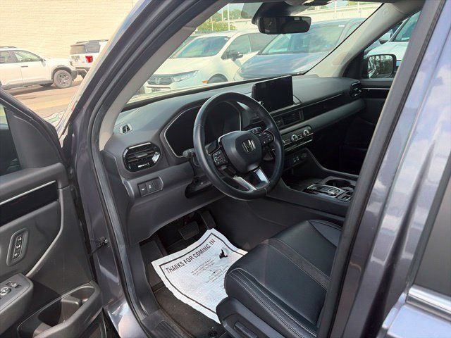Used 2025 Honda Pilot EX-L image 10