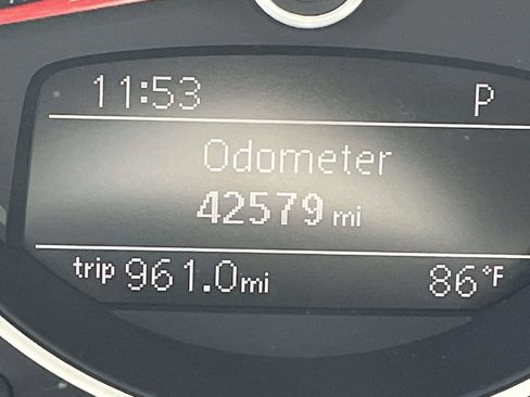 Used 2018 Volkswagen Beetle 2.0T S FWD image 19