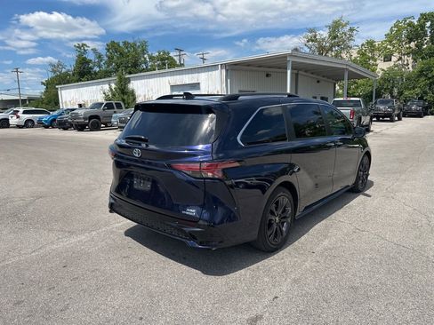 Used 2022 Toyota Sienna XSE FWD image 5