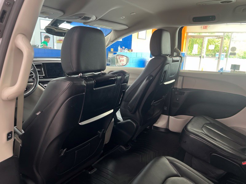 Used 2019 Chrysler Pacifica Touring-L Plus FWD image 18