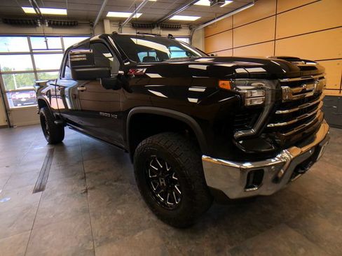 Used 2025 Chevrolet Silverado 2500 LTZ w/ LTZ Premium Package AWD/4WD image 1