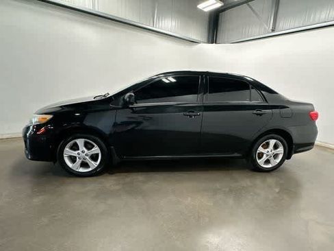 Used 2013 Toyota Corolla LE w/ Premium Pkg FWD image 2