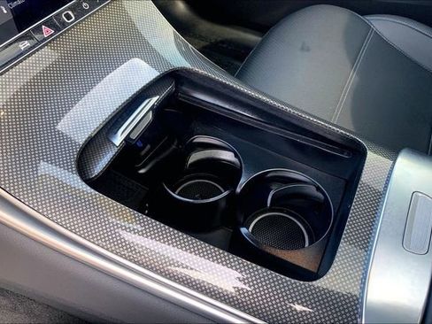 Used 2025 Mercedes-Benz GLC 300 4MATIC image 13