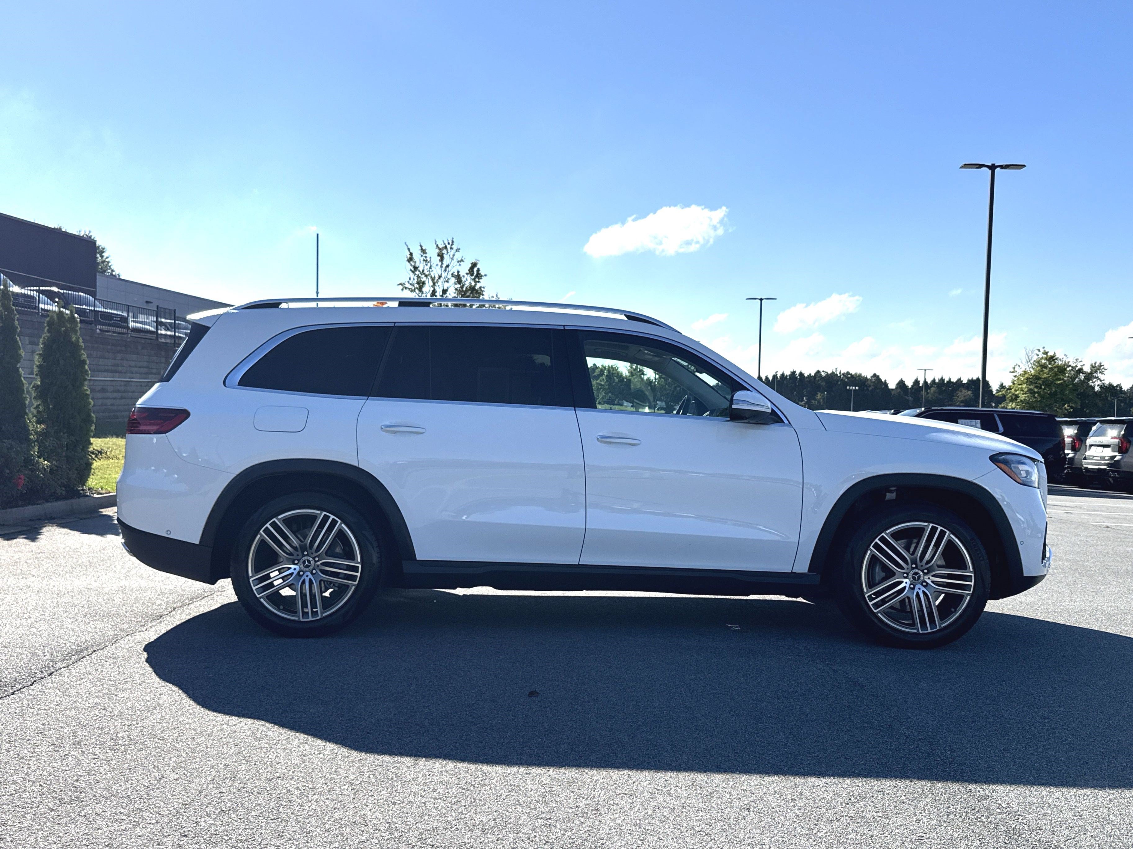 Used 2025 Mercedes-Benz GLS 450 4MATIC image 11