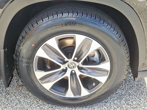 Used 2020 Toyota Highlander XLE image 8