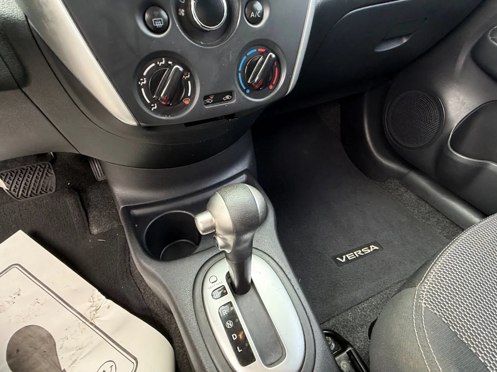 Used 2015 Nissan Versa SV FWD image 18