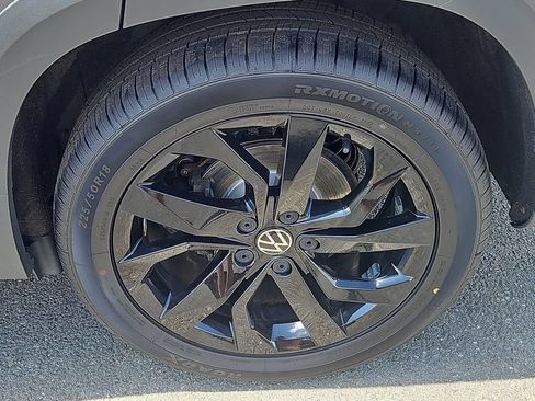 Used 2022 Volkswagen Taos SE w/ Panoramic Sunroof Package AWD/4WD image 8