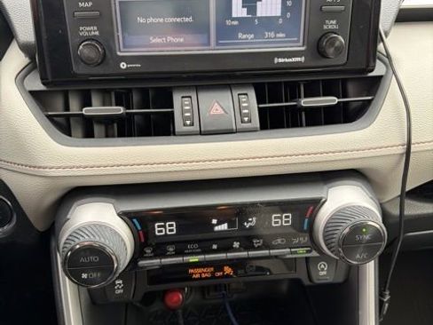 Used 2020 Toyota RAV4 XLE Premium image 12