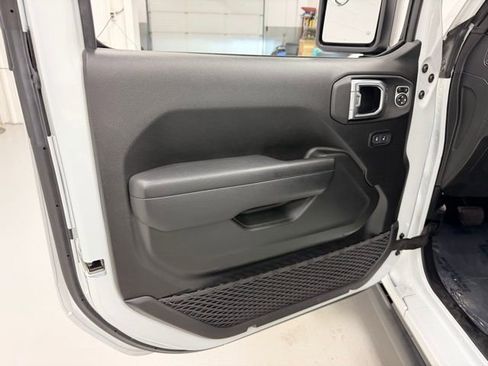 Used 2024 Jeep Gladiator Mojave image 21