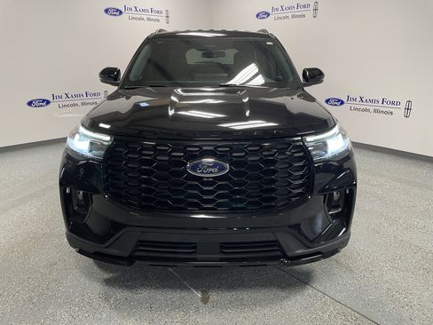 Used 2025 Ford Explorer ST-Line image 2