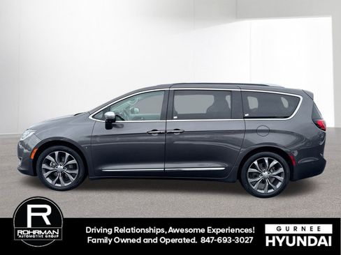 Used 2017 Chrysler Pacifica Limited image 6