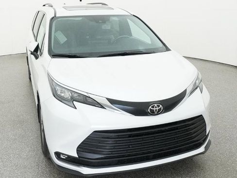 New 2026 Toyota Sienna XLE image 21