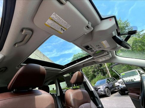 Used 2018 Subaru Forester 2.5i Touring AWD/4WD image 12