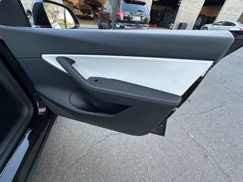 Used 2022 Tesla Model Y Long Range image 19