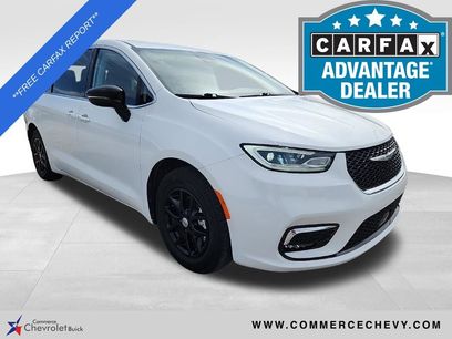 Used 2024 Chrysler Pacifica Touring-L