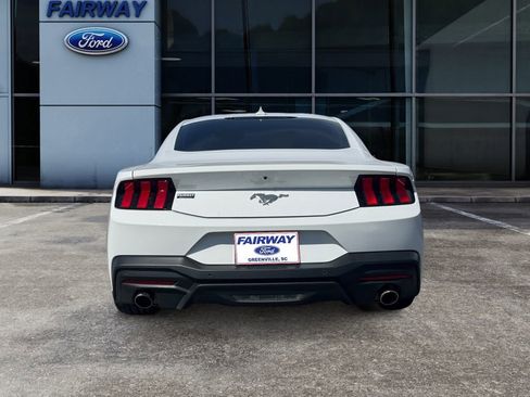 Used 2024 Ford Mustang Coupe image 5